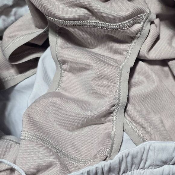 Lululemon Tracker Short V Sz 6 White - Picture 5 of 6